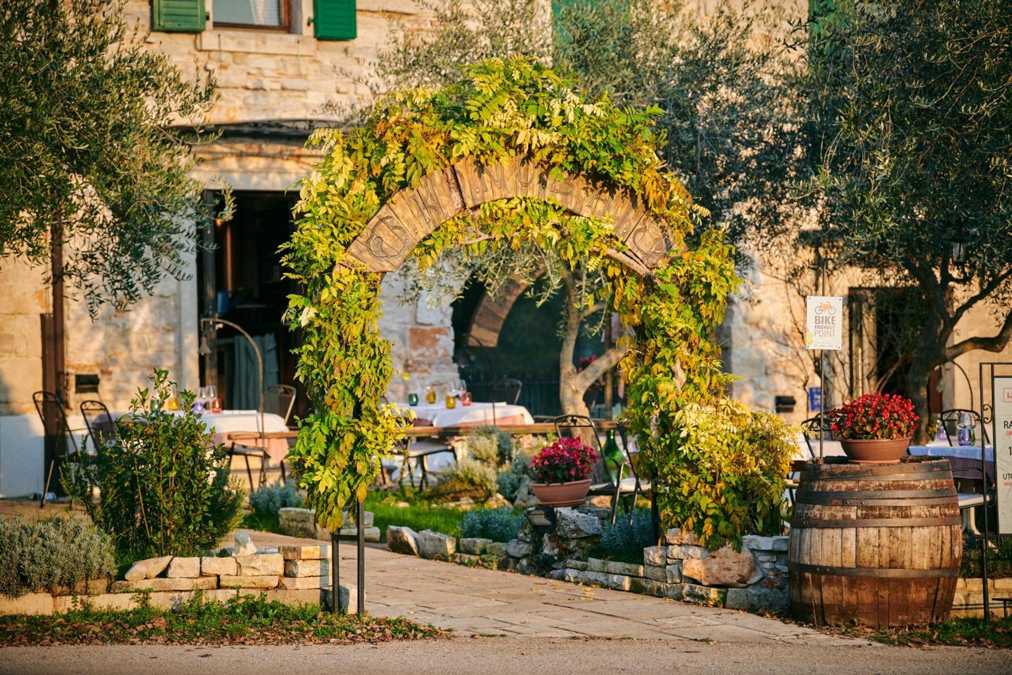 Casa Romantica La Parenzana Buje Exterior foto